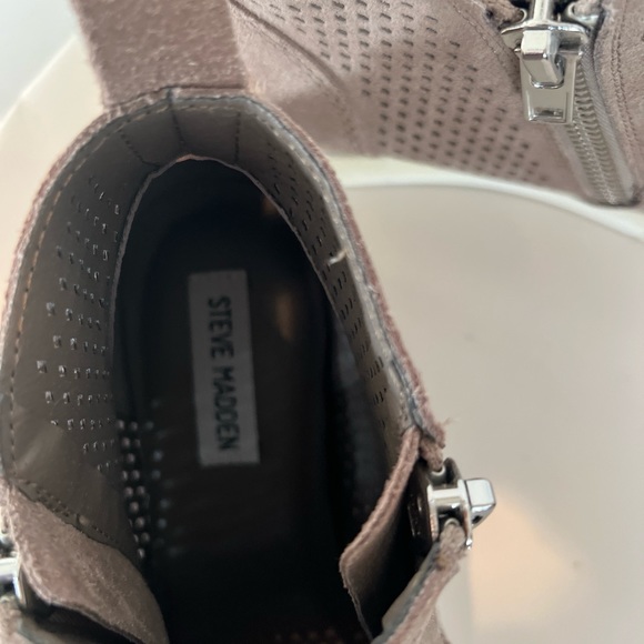 Steve Madden Taupe Wedge leather Sneakers. Women’s size 8.5. Zippers-great cond. - Picture 6 of 7